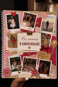 Un album de scrapbook d'anniversaire décoré de photos et d'autocollants