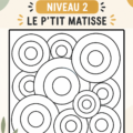 Un enfant colorie avec enthousiasme un dessin du P'TIT MATISSE.