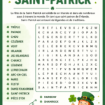 Des participants amusés lors d'un jeu de mots pour la Saint-Patrick.
