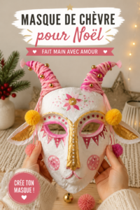 Un masque de Noël coloré décoré de paillettes et de gommettes, prêt à être utilisé lors des festivités.