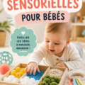 Bébé en train de jouer avec des objets colorés pour stimuler ses sens.