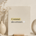 Femme réfléchissant à ses erreurs dans un cadre créatif.