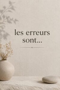 Femme souriante, travaillant sur un projet créatif tout en évitant les erreurs