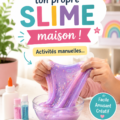 Un slime coloré fait maison étalé sur une table avec des accessoires créatifs