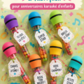 Un micro en bonbon coloré pour une fête karaoké d'enfants