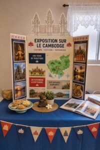 Un affiche tri-fold coloré inspiré du Cambodge sur une table de travail