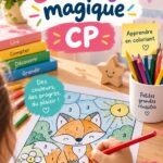 Un enfant souriant coloriant un dessin magique éducatif, illustrant l'apprentissage amusant.