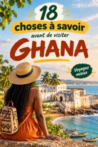 Femme préparant son voyage au Ghana avec des notes et un guide.