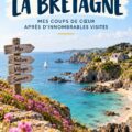 Vue panoramique sur une plage bretonne avec des rochers et des vagues