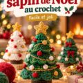 Sapin de Noël au crochet vert décoré dans un intérieur chaleureux