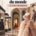 Vue d'un musée de mode avec des expositions textiles élégantes et des visiteurs fascinés.